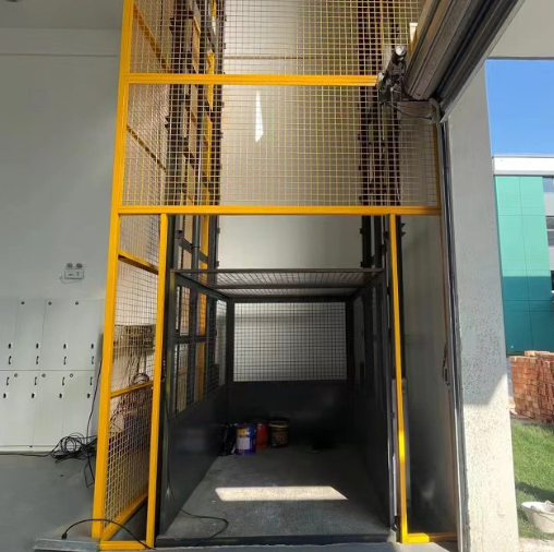 上犹导轨式升降机助力物流园破解运输难题