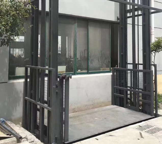 上犹导轨式施工升降机助力民生工程提速增效