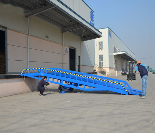 上犹移动式登车桥应用