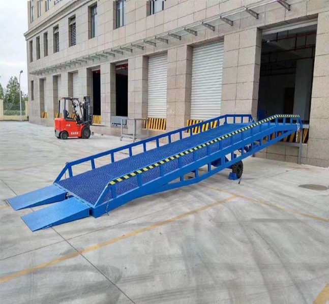 上犹移动式登车桥装卸